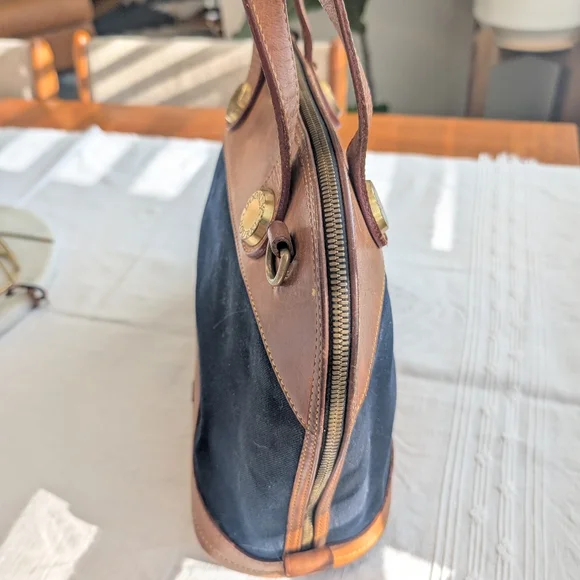 Vintage Dooney & Bourke No. B06640 Cabriolet Zip Satchel, Navy Canvas & Leather - Picture 5 of 15